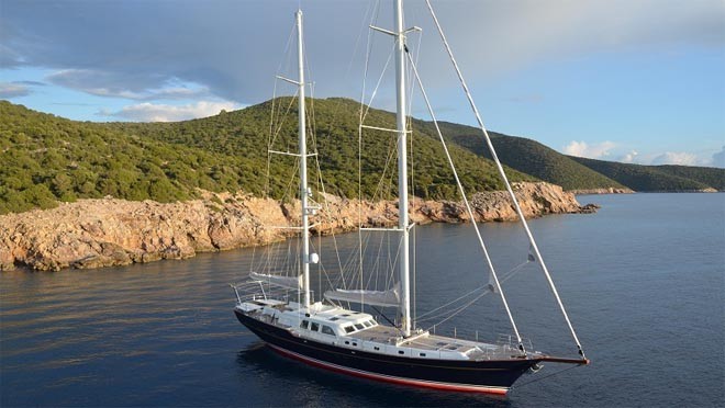 Kestrel 106 at anchor ©  SW